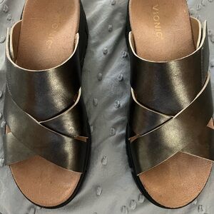 Vionic Women's Metallic Black Sandals